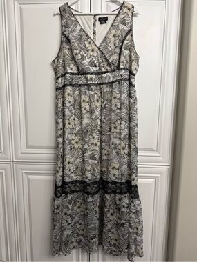 Michel Studio Plus Size 20 Snow Floral Lace-Trim Maxi Dress V-Neck Sleeveless